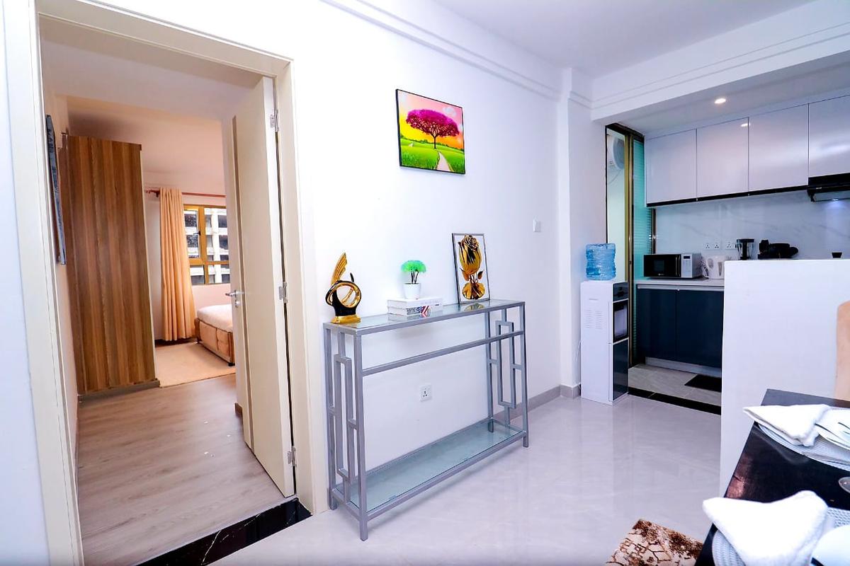 Furnished 3 Bed Apartment with En Suite at Wood Avenue - 6