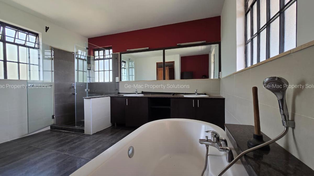 4 Bed House with En Suite in Runda - 14