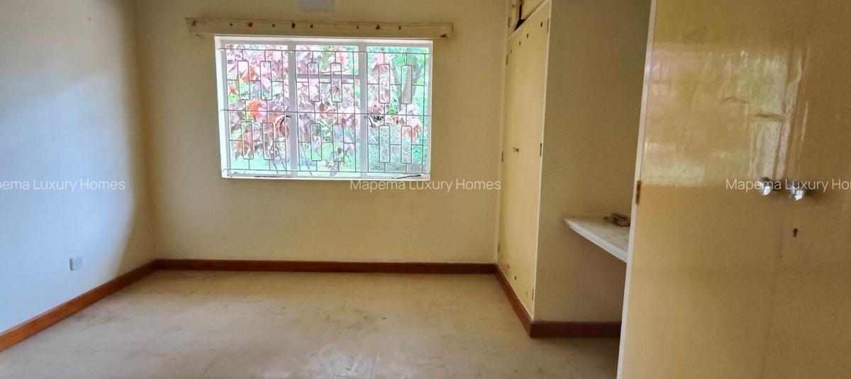 4 Bed House with En Suite at Old Runda - 10