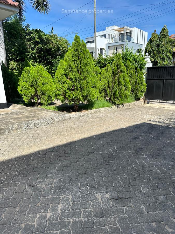 4 Bed Townhouse with En Suite at Links Road - 10