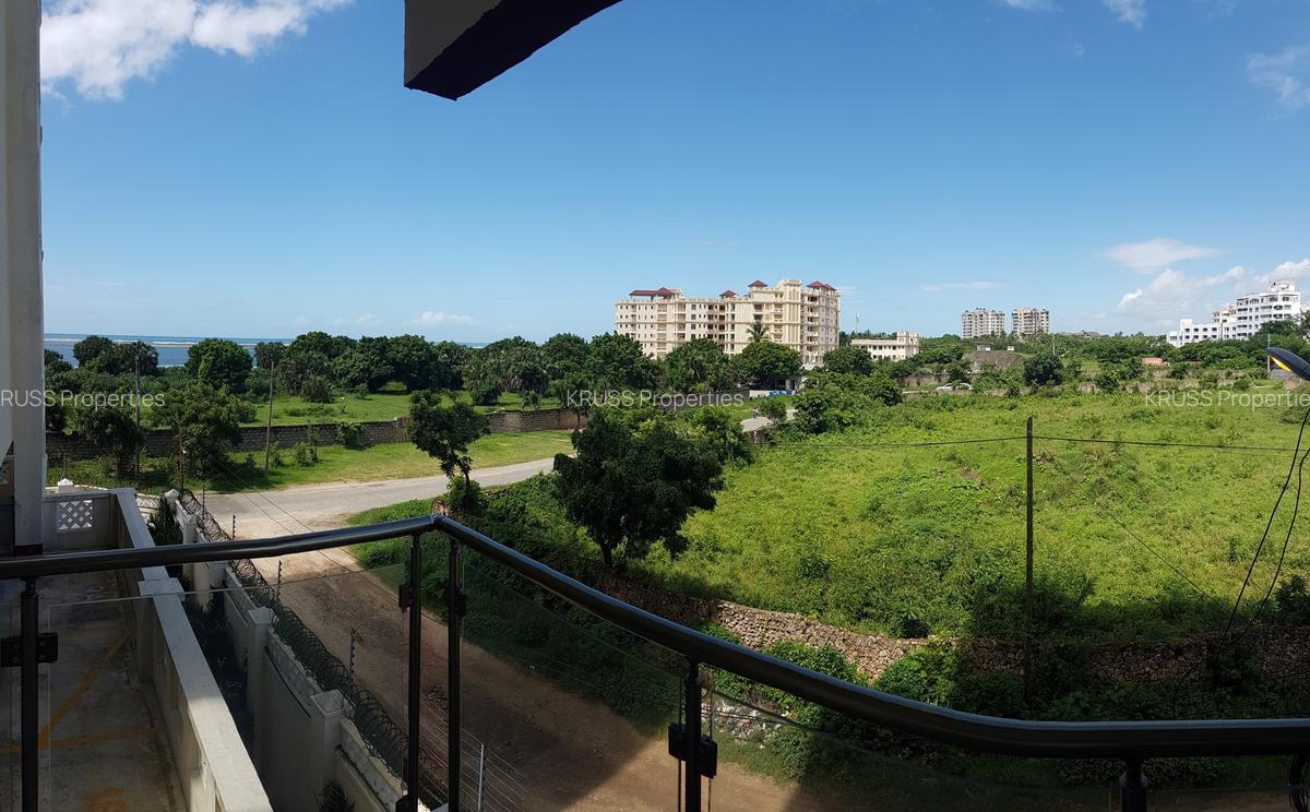 3 Bed Apartment with En Suite at Ar2497 - 15
