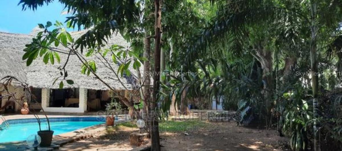 3 Bed Villa with En Suite at La-Marina Mtwapa - 4