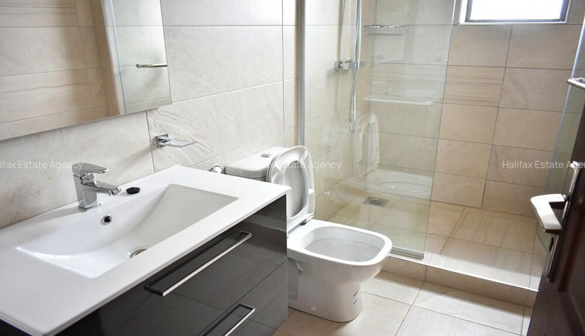 3 Bed Apartment with En Suite in Parklands - 8