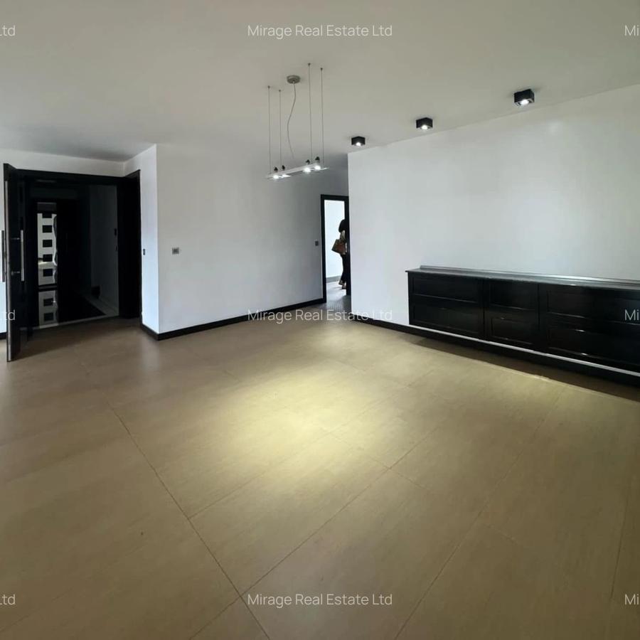 3 Bed Apartment with En Suite in Riverside - 11