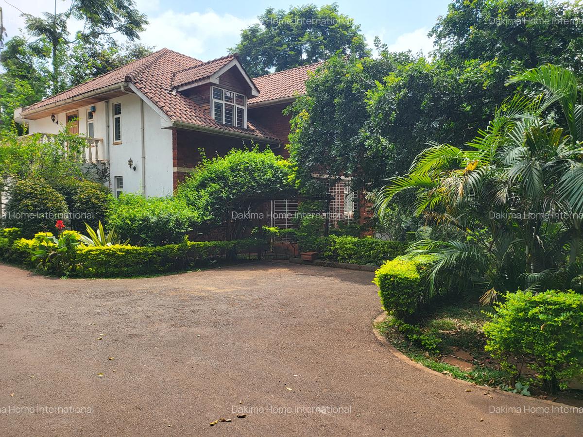 5 Bed Townhouse with En Suite in Rosslyn - 1