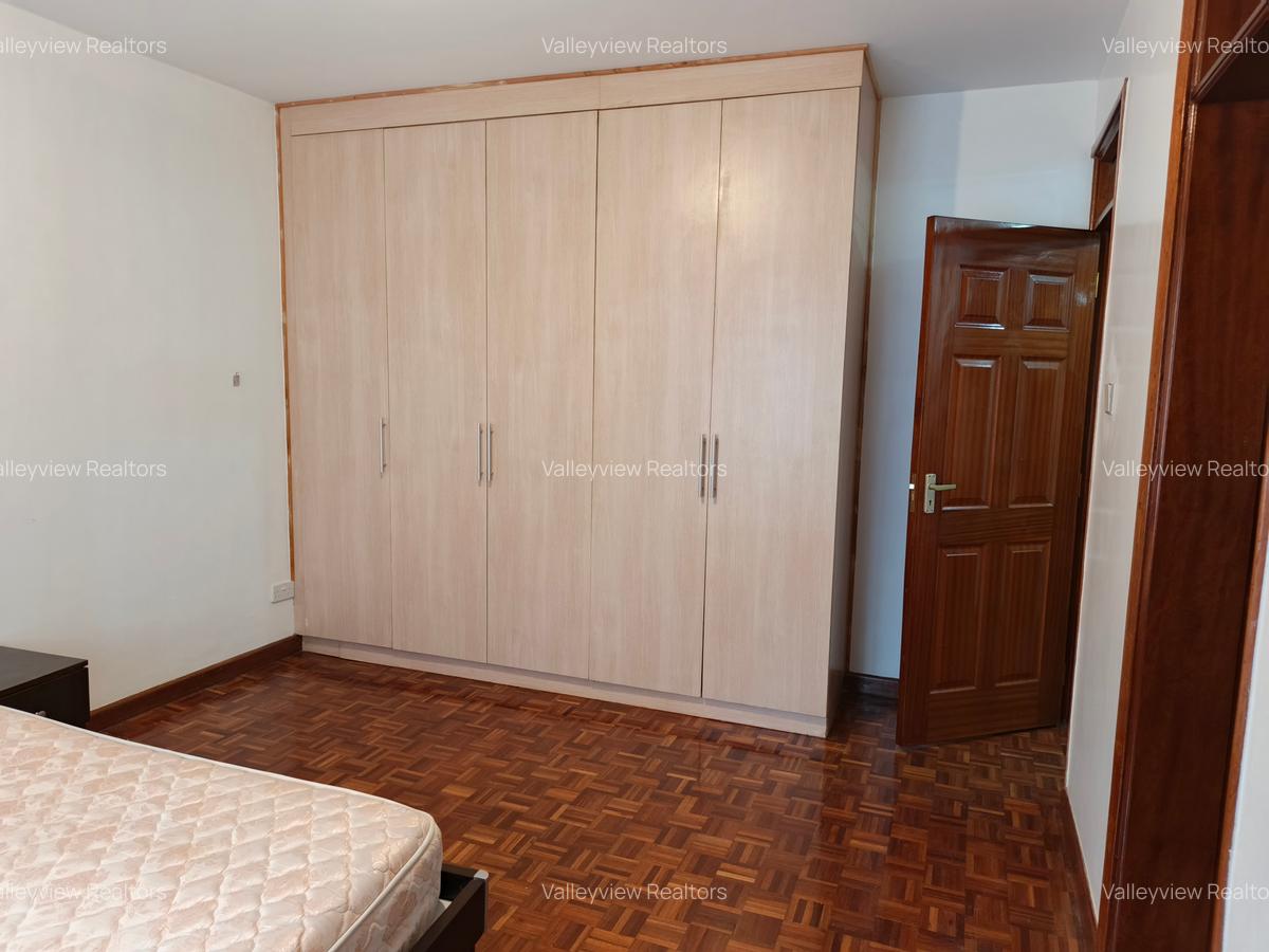 3 Bed Villa with En Suite at Lavington - 17