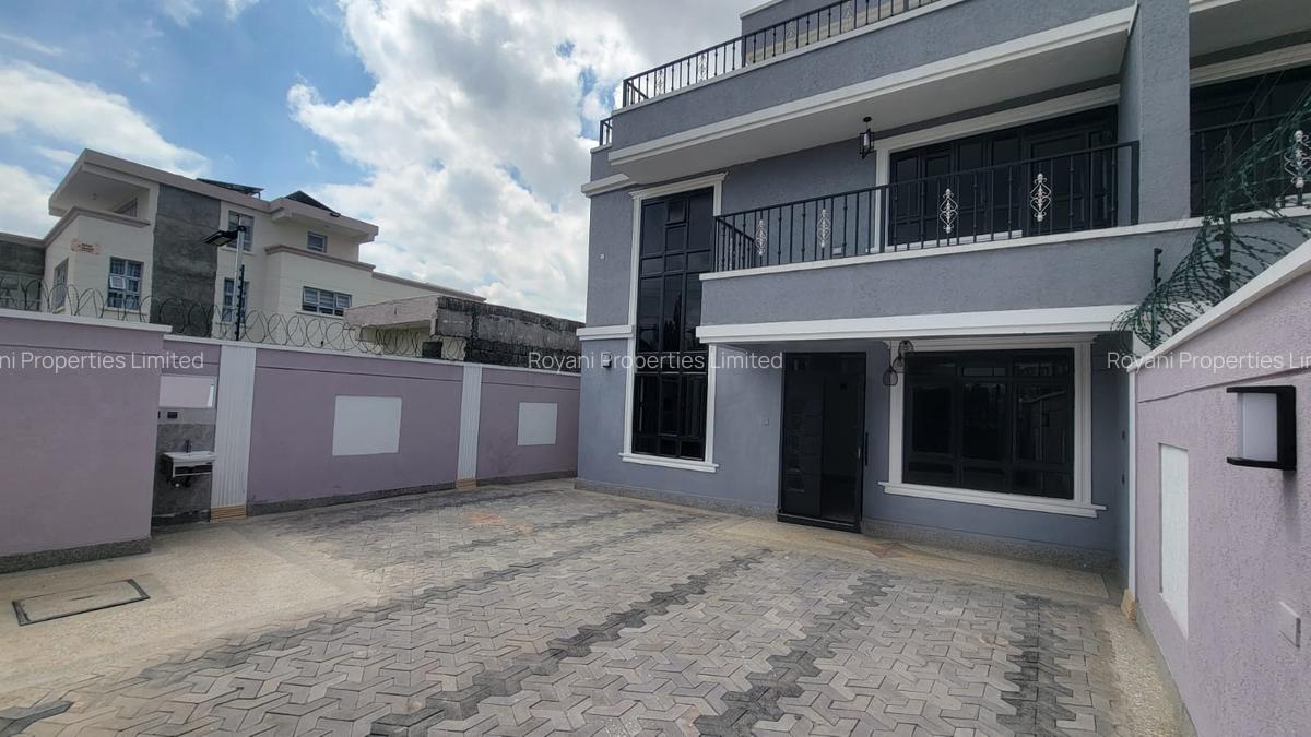 6 Bed House with En Suite in Membley - 20