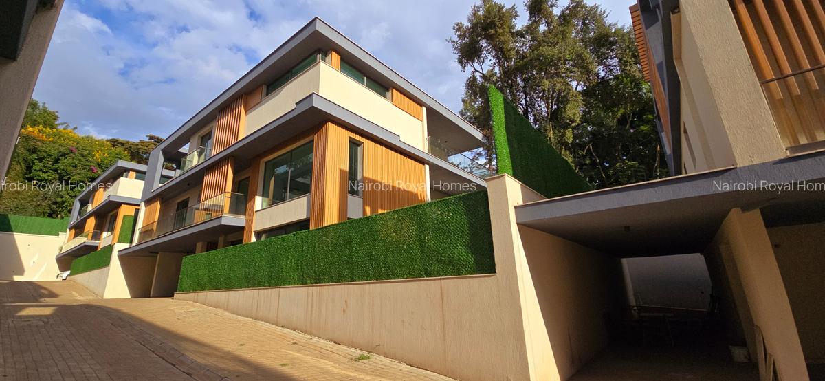5 Bed House with En Suite at Lavington Road - 6