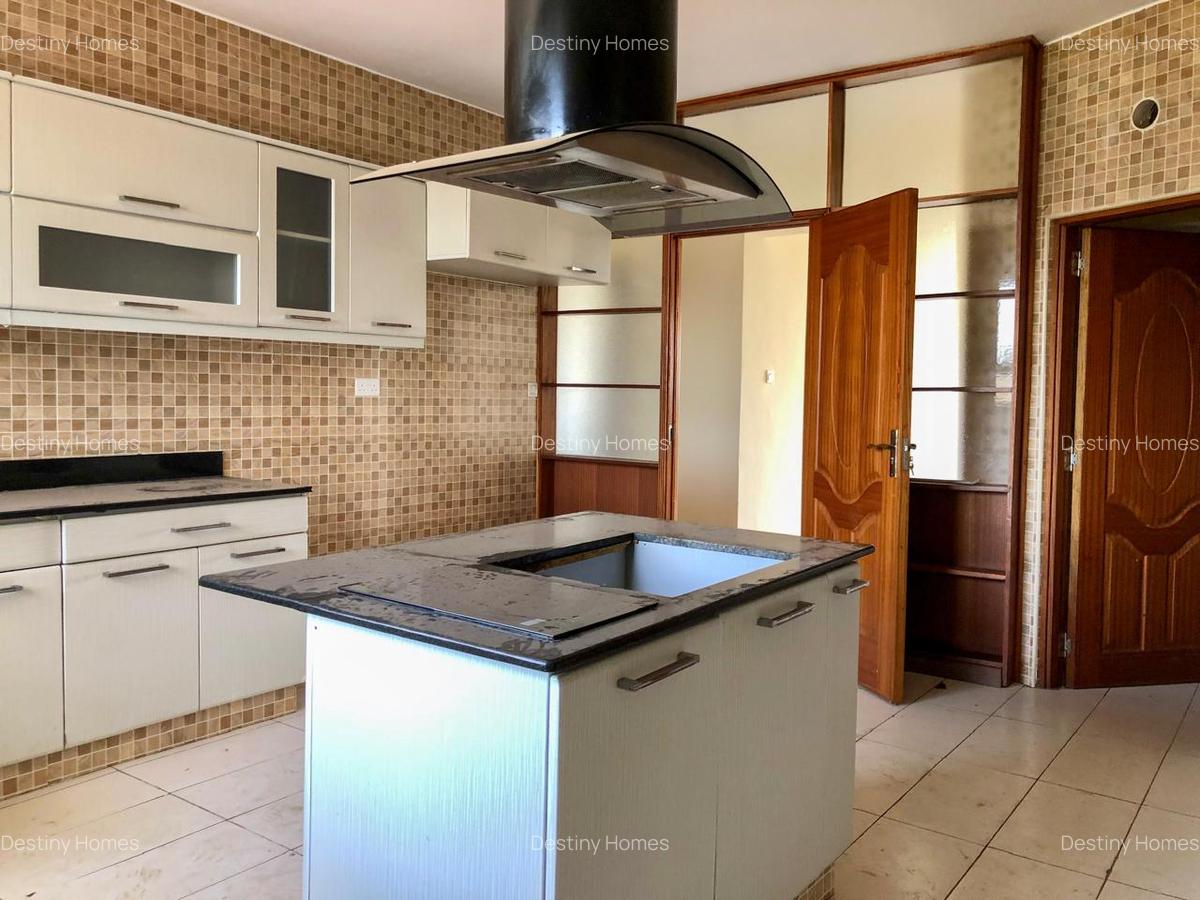 3 Bed Apartment with En Suite in Kilimani - 5