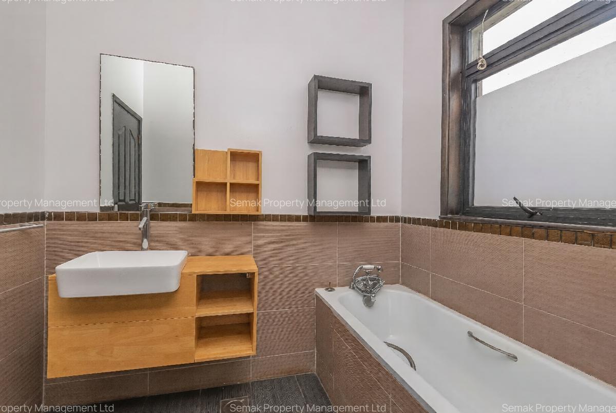 5 Bed Townhouse with En Suite in Lavington - 15