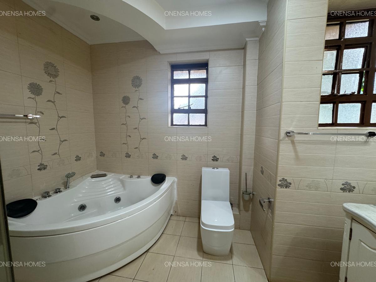 5 Bed House with En Suite in Runda - 14