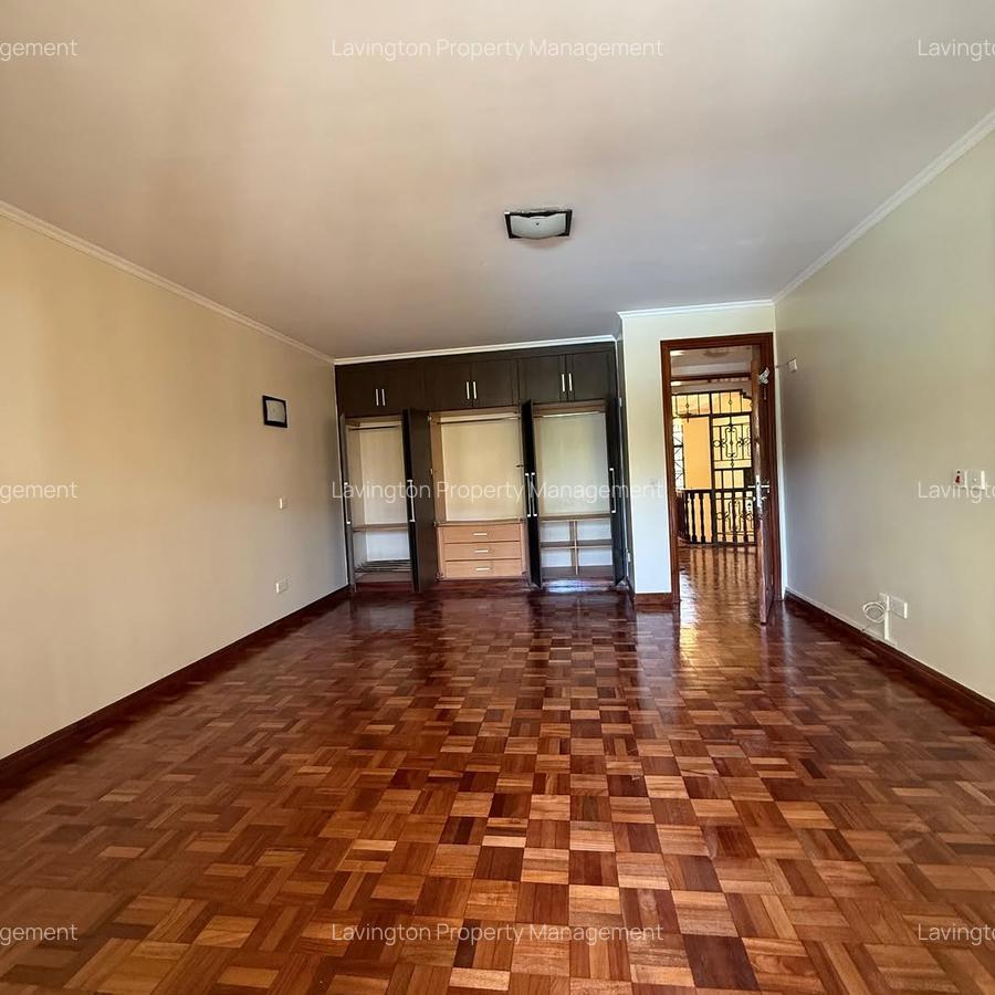 5 Bed Townhouse with En Suite at Lavington - 13