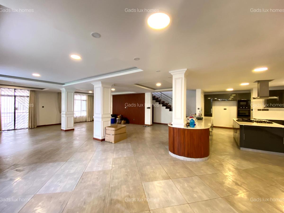 5 Bed Villa with En Suite at Spring Valley - 3