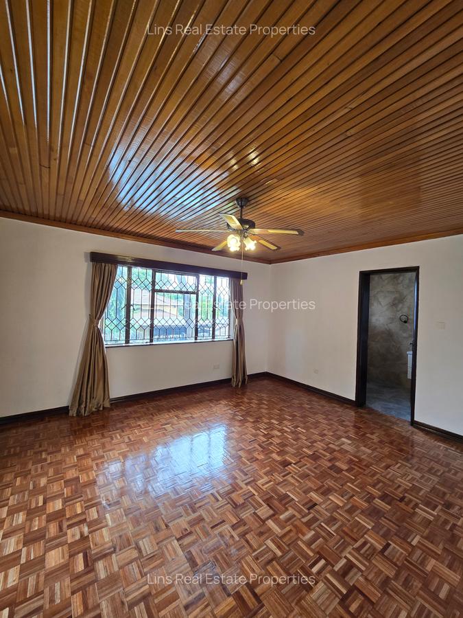 5 Bed House with En Suite in Runda - 16