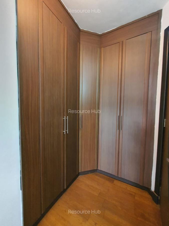 4 Bed House with En Suite at Lake View - 16