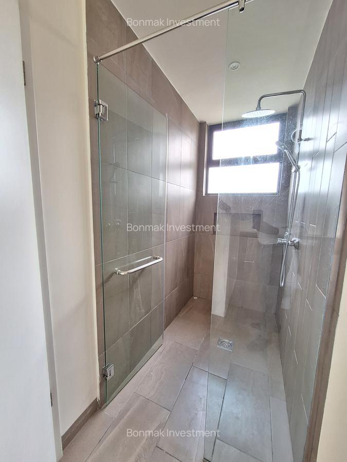 4 Bed Apartment with En Suite at Riverside Drive - 15