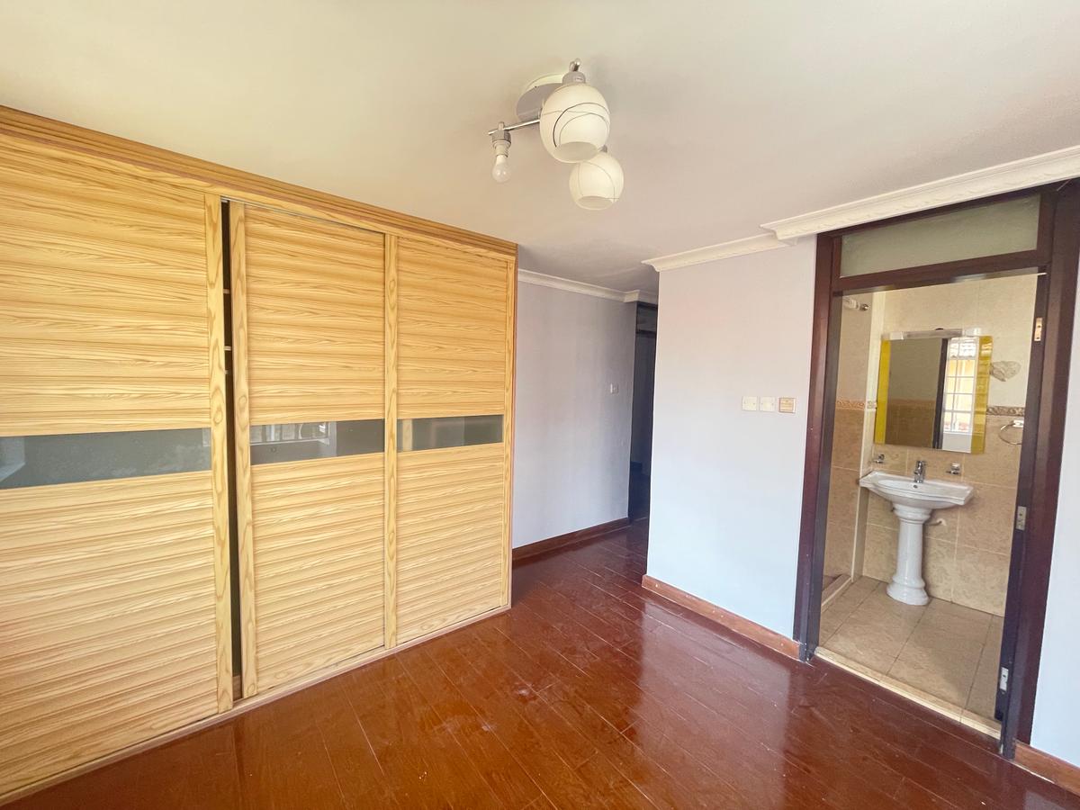 5 Bed Townhouse with En Suite in Lavington - 6