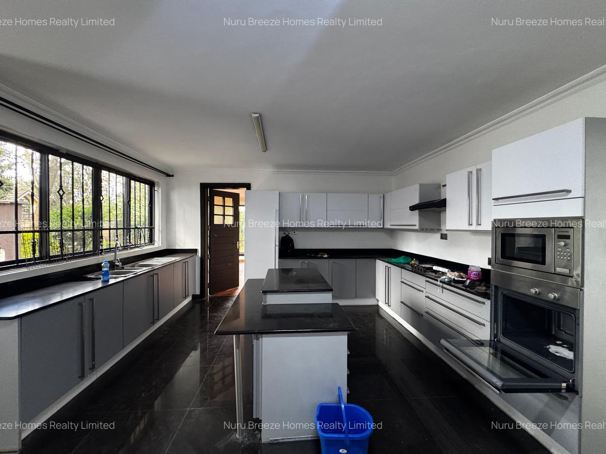 5 Bed House with En Suite in Runda - 10