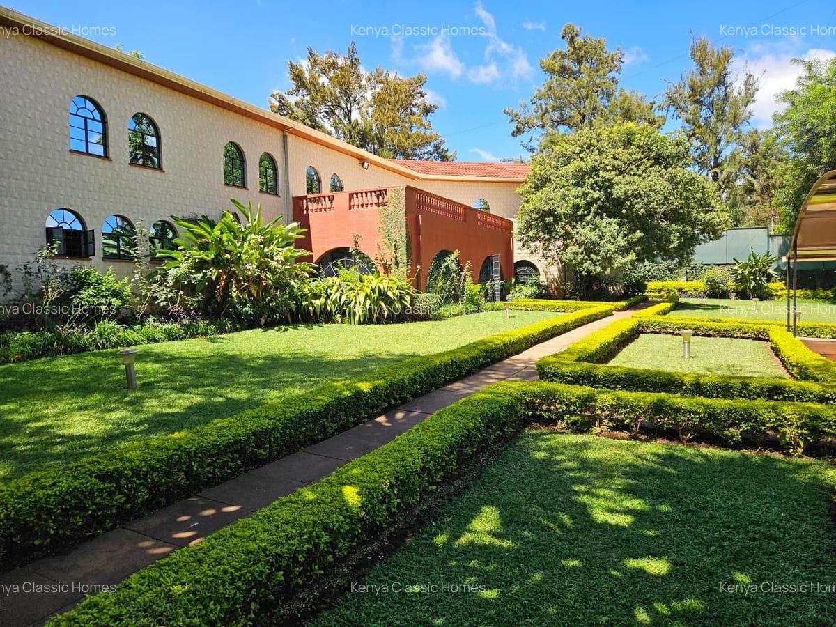 10 Bed House with En Suite at Runda - 1