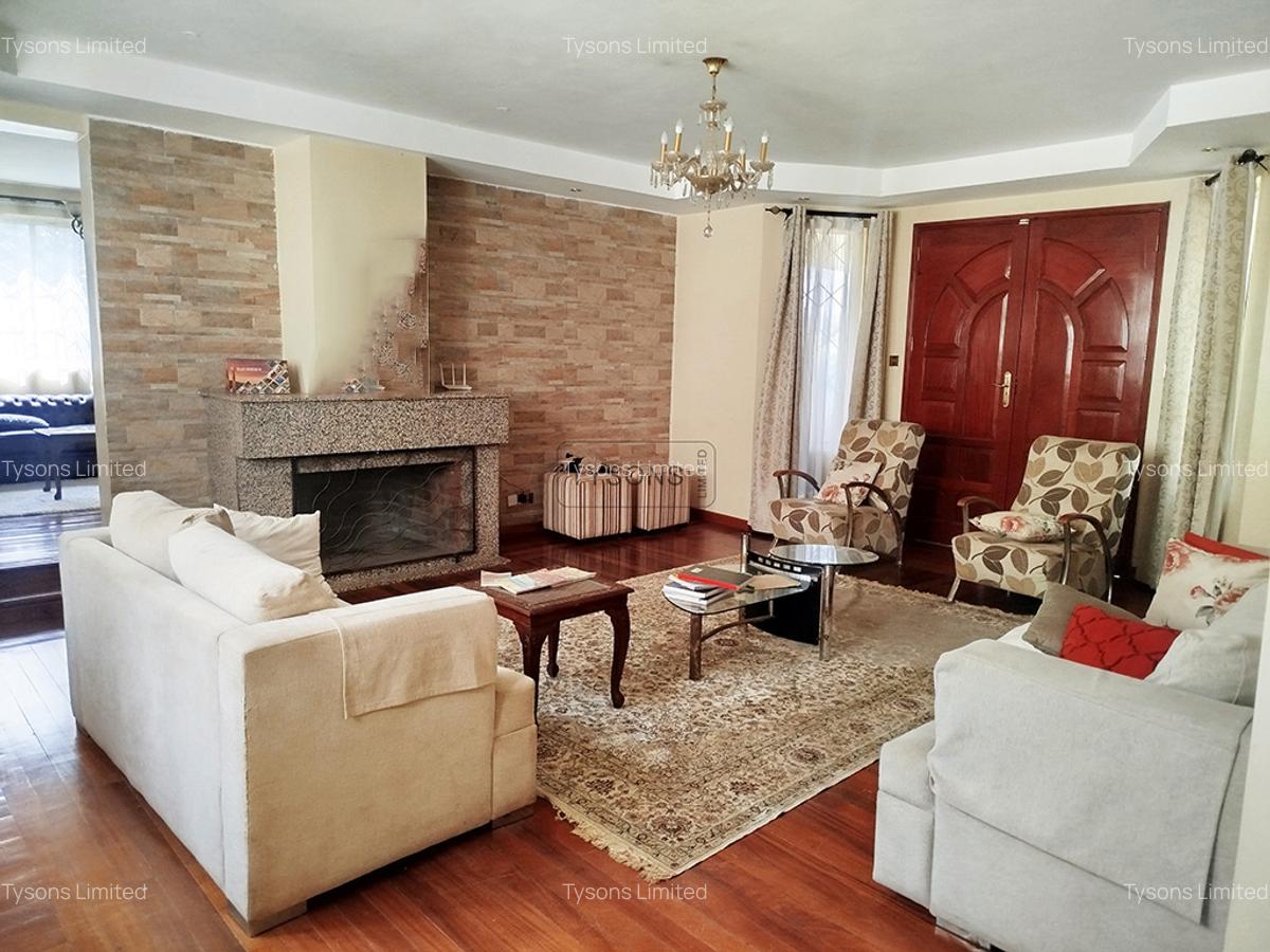 4 Bed House with En Suite at 5 Acre Close - 4