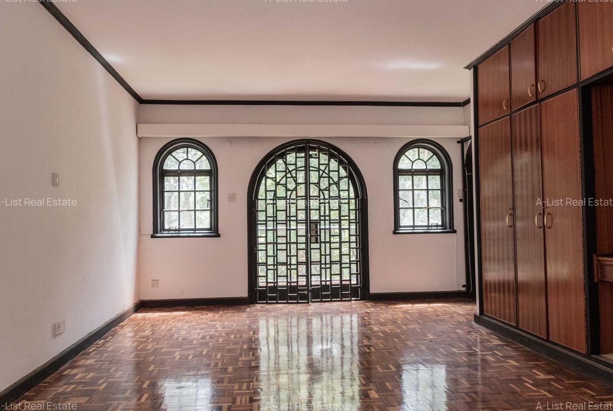 4 Bed Villa with En Suite at Riverside - 8