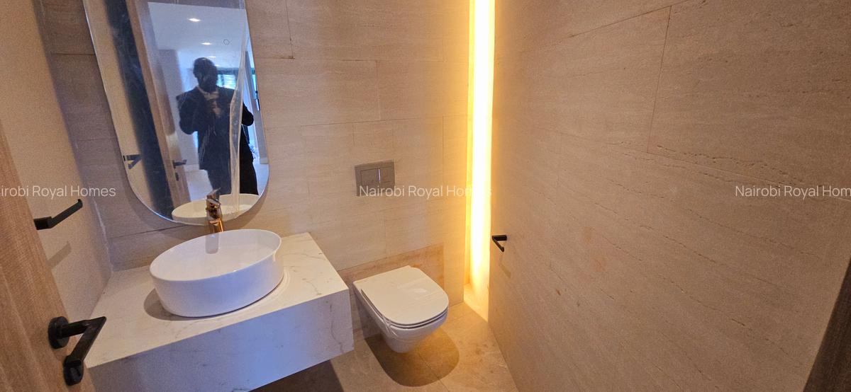 4 Bed House with En Suite at Palm Valley - 9