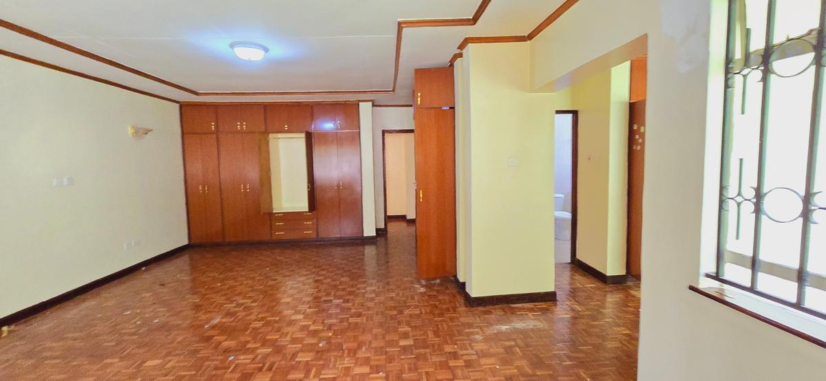 5 Bed Townhouse with En Suite at Lavington - 14