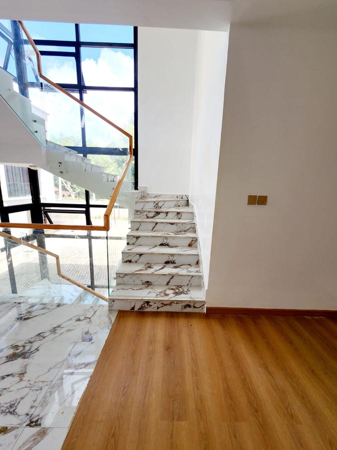5 Bed House with En Suite at Lavington - 5