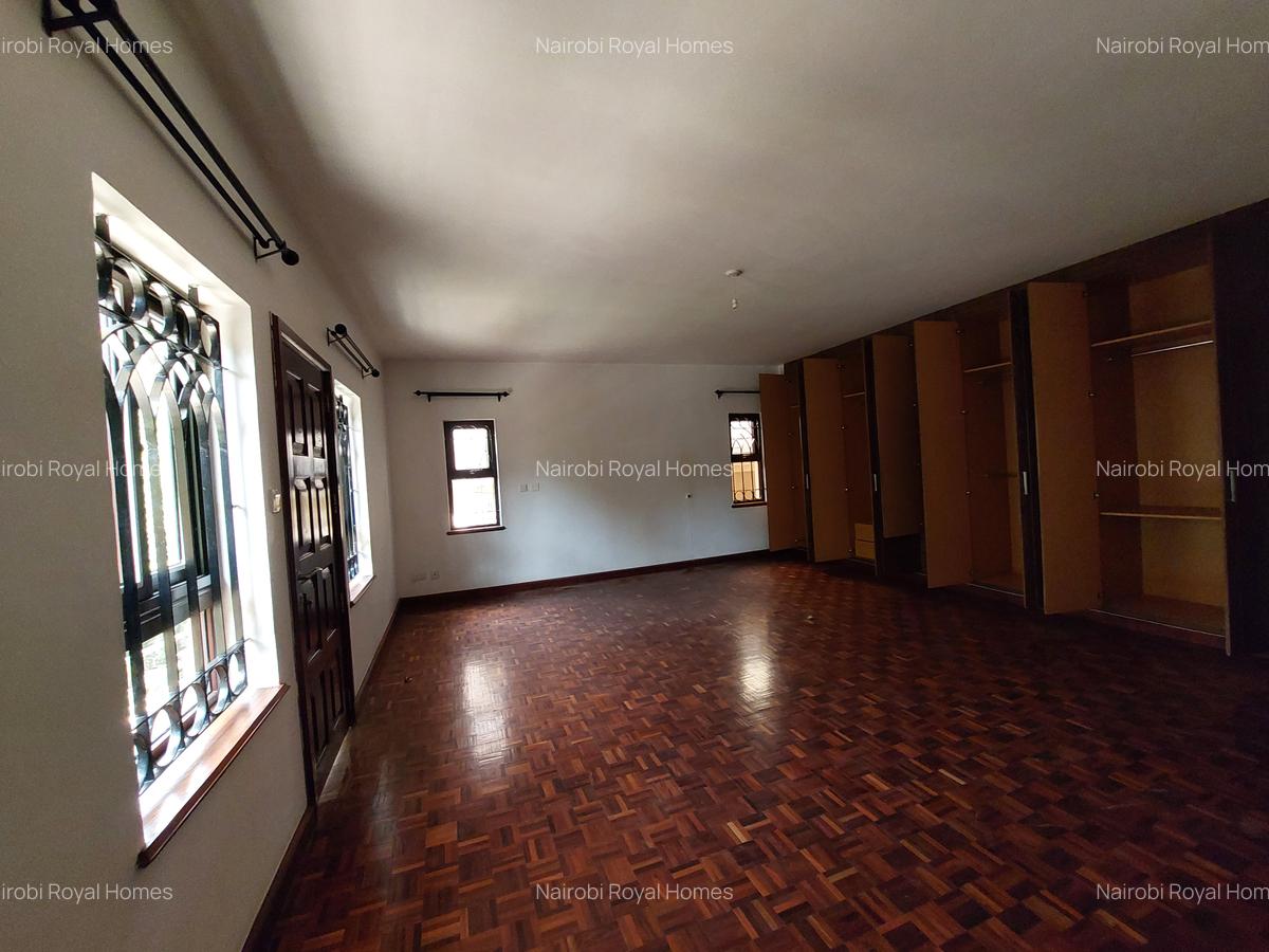 5 Bed Townhouse with En Suite at Lavington - 13