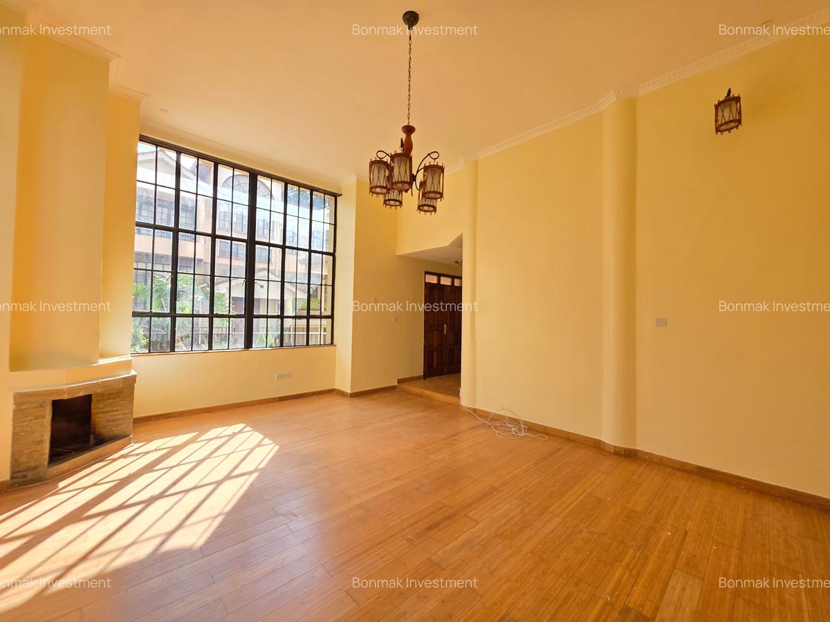 4 Bed Townhouse with En Suite at Lavington - 15
