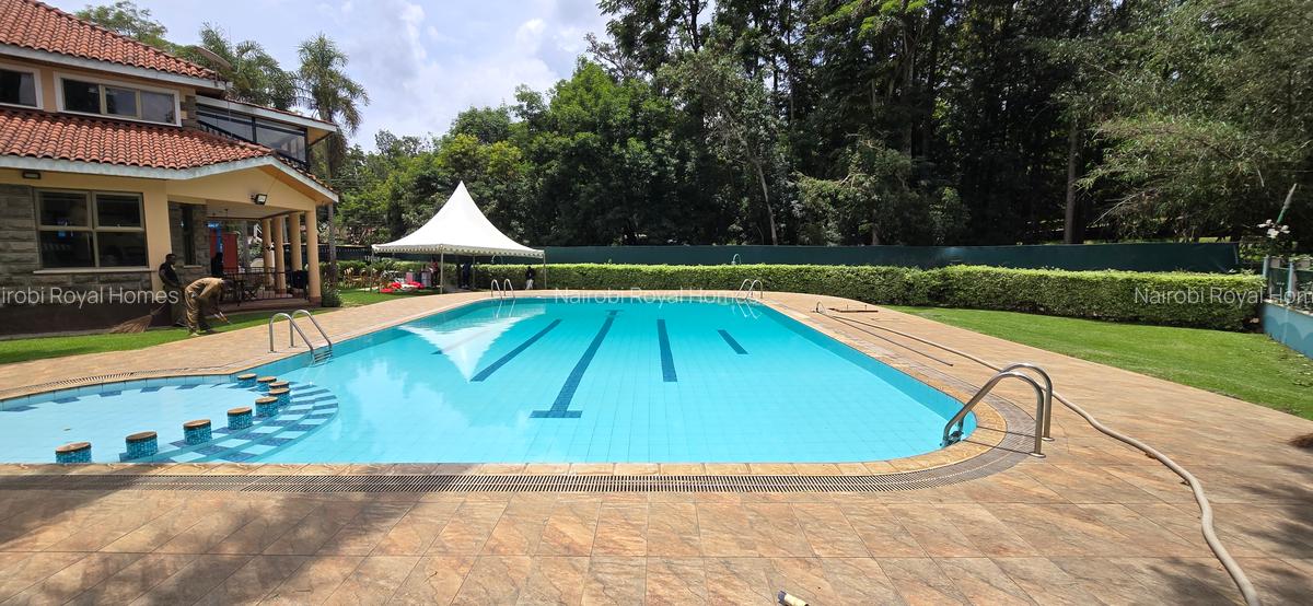 4 Bed Townhouse with En Suite at La - 9