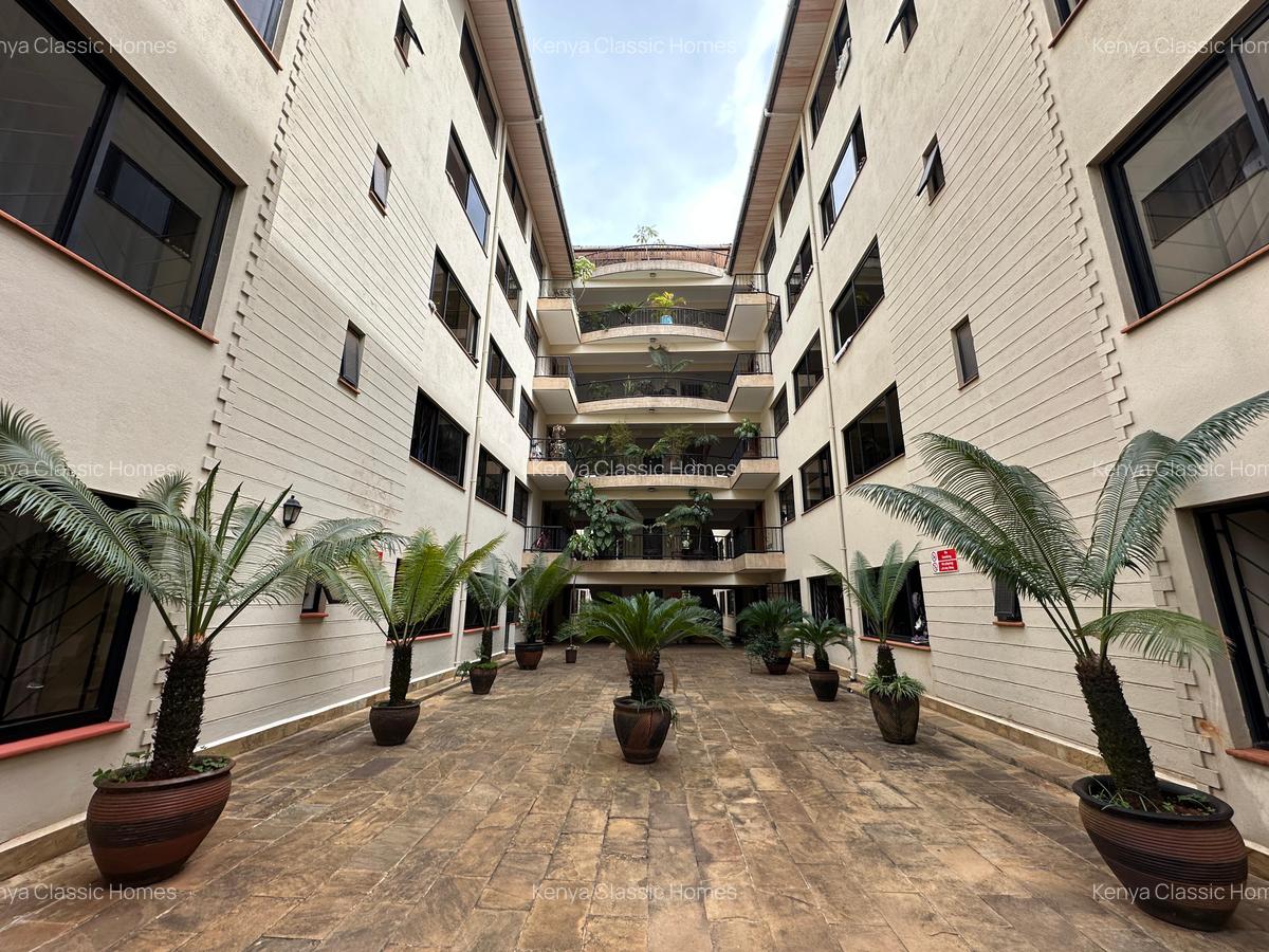 3 Bed Apartment with En Suite at Lavington - 17