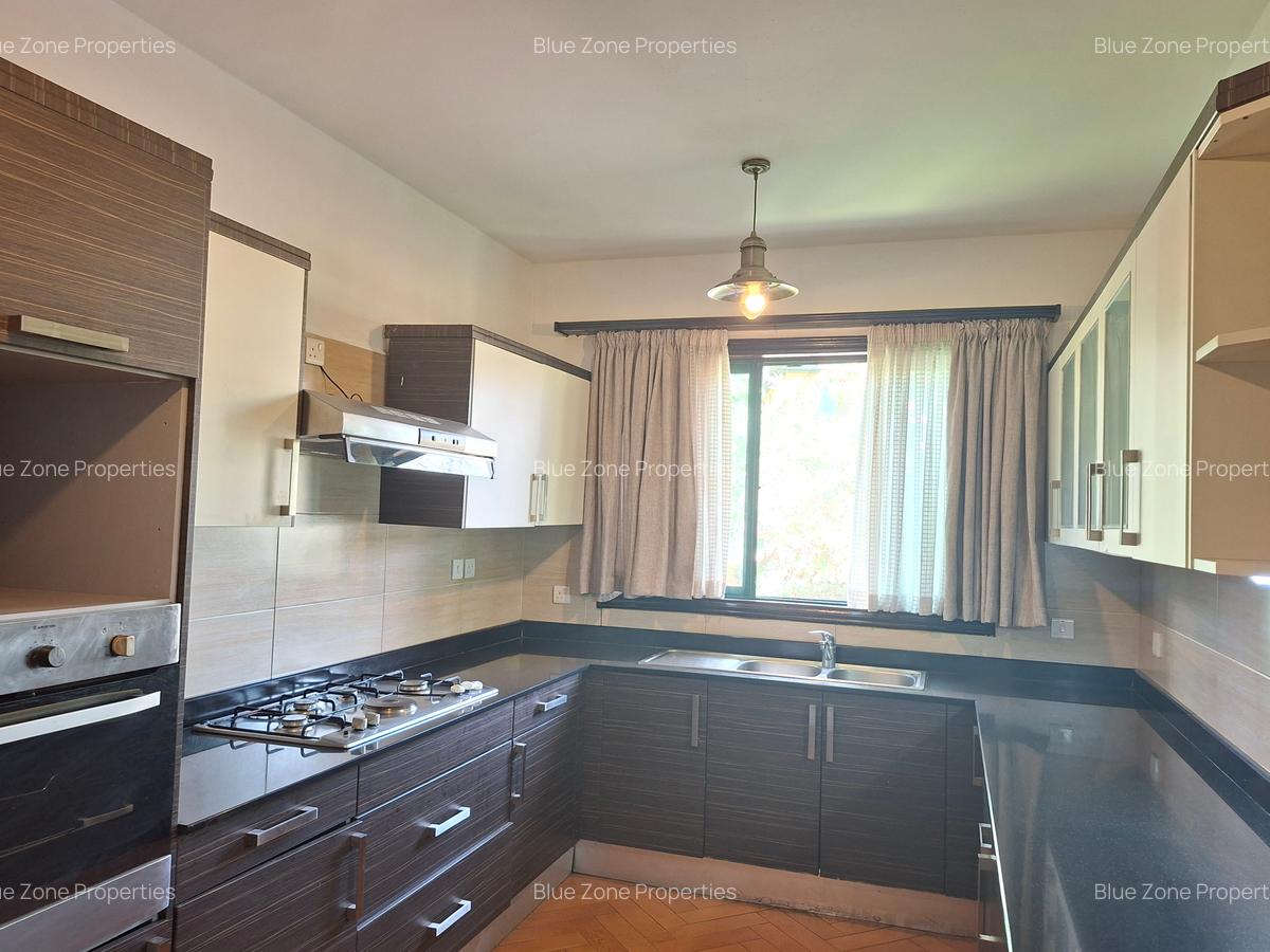 3 Bed Townhouse with En Suite at Near Westlands - 10