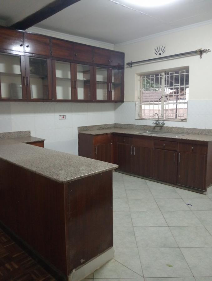 4 Bed House with En Suite at Bomas - 6