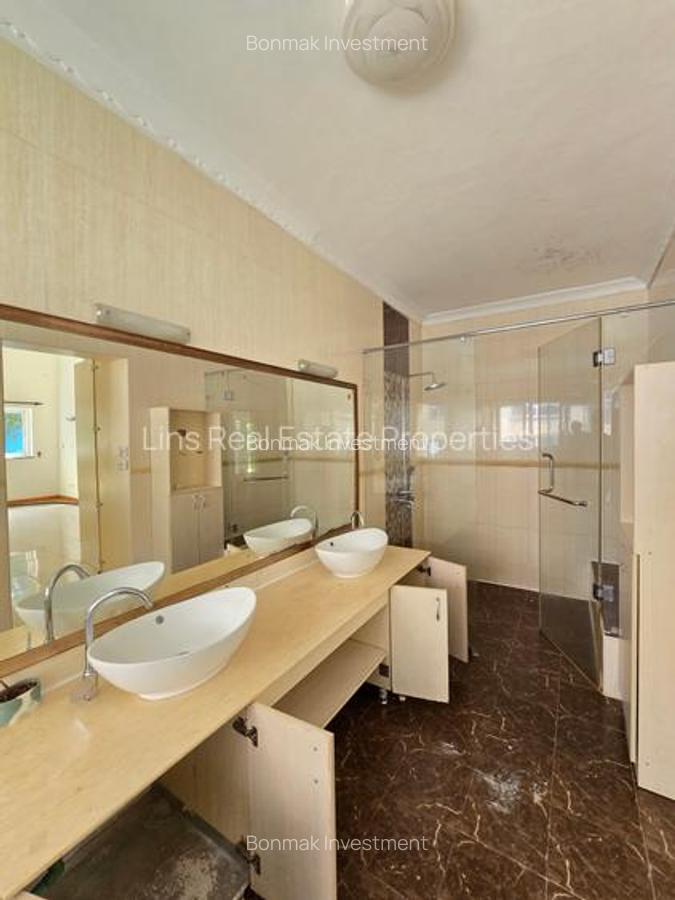 4 Bed Townhouse with En Suite at Riverside Drive. - 14
