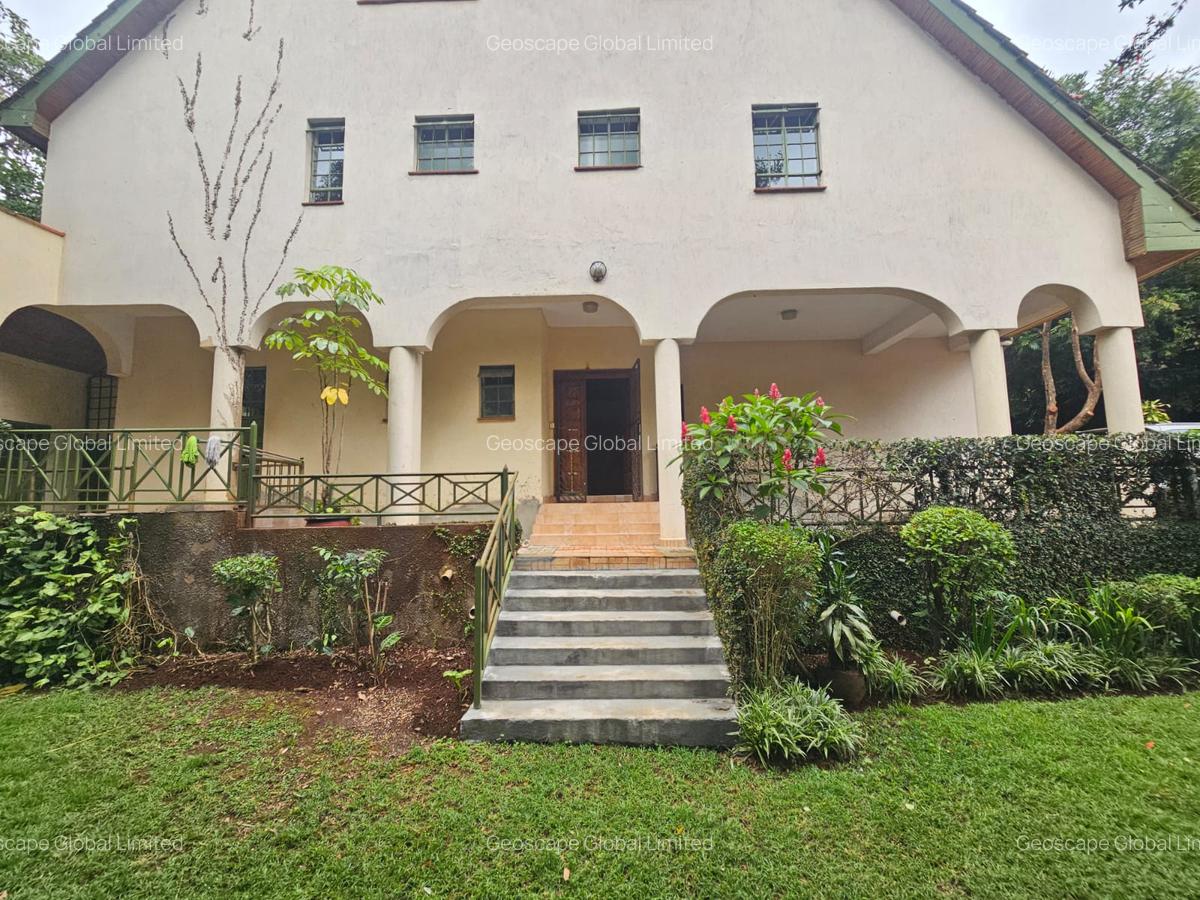 5 Bed House with En Suite in Lavington - 5