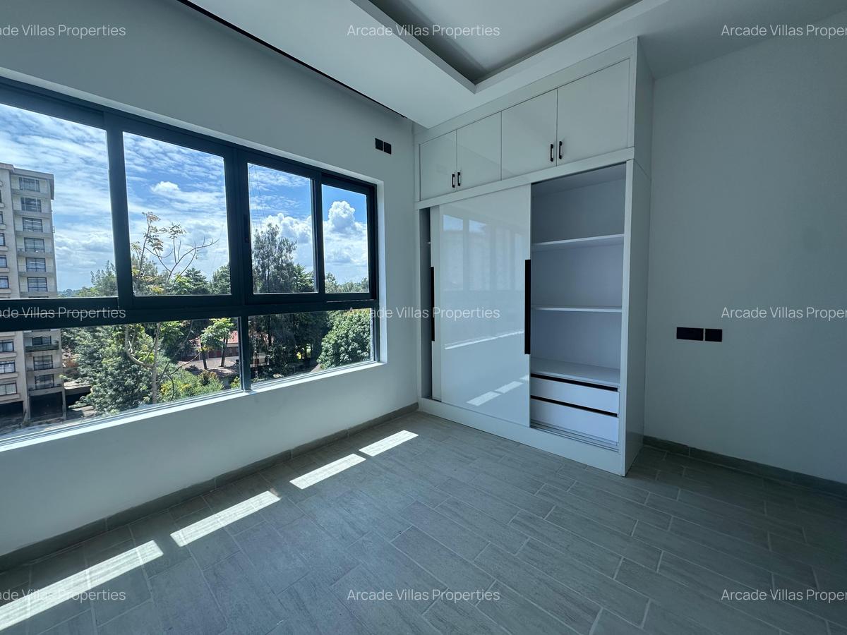 2 Bed Apartment with En Suite in Lavington - 5