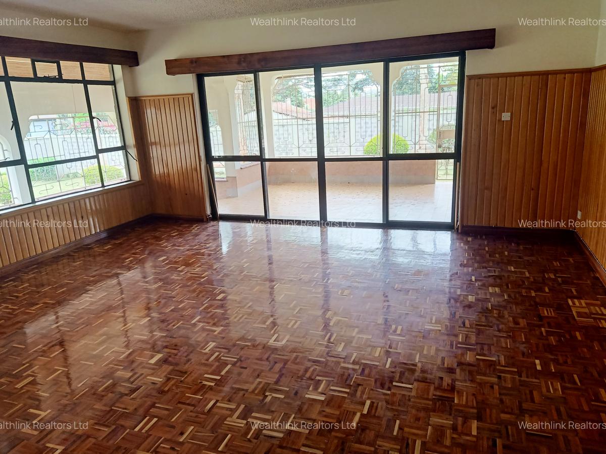5 Bed House with En Suite at Nyari - 5