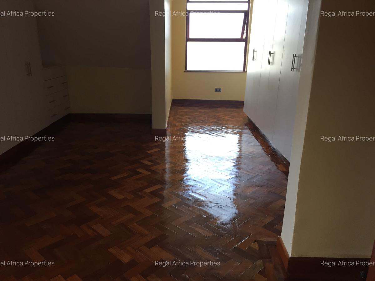7 Bed House with En Suite in Redhill - 13