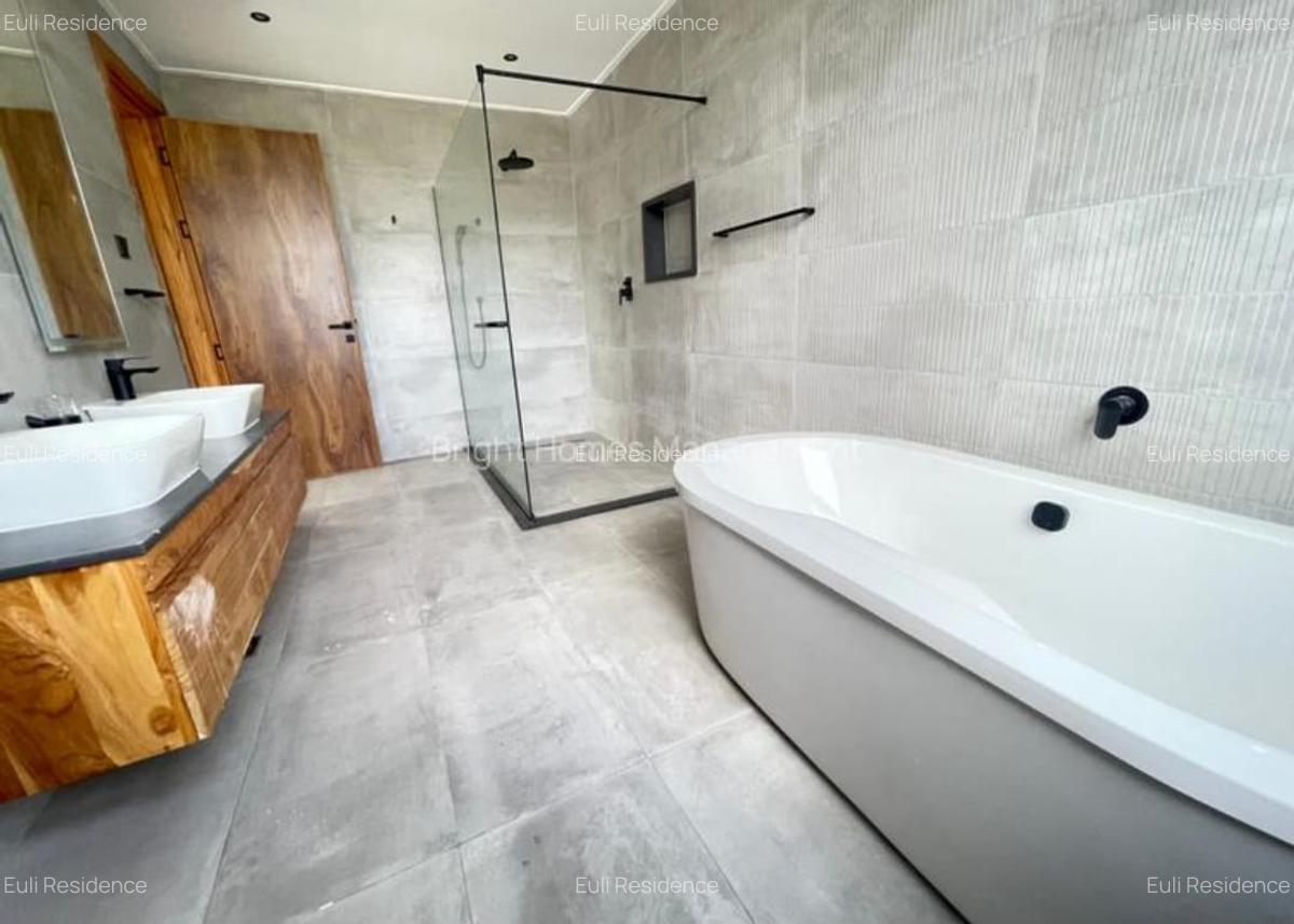 4 Bed Apartment with En Suite at Peponi Road - 3