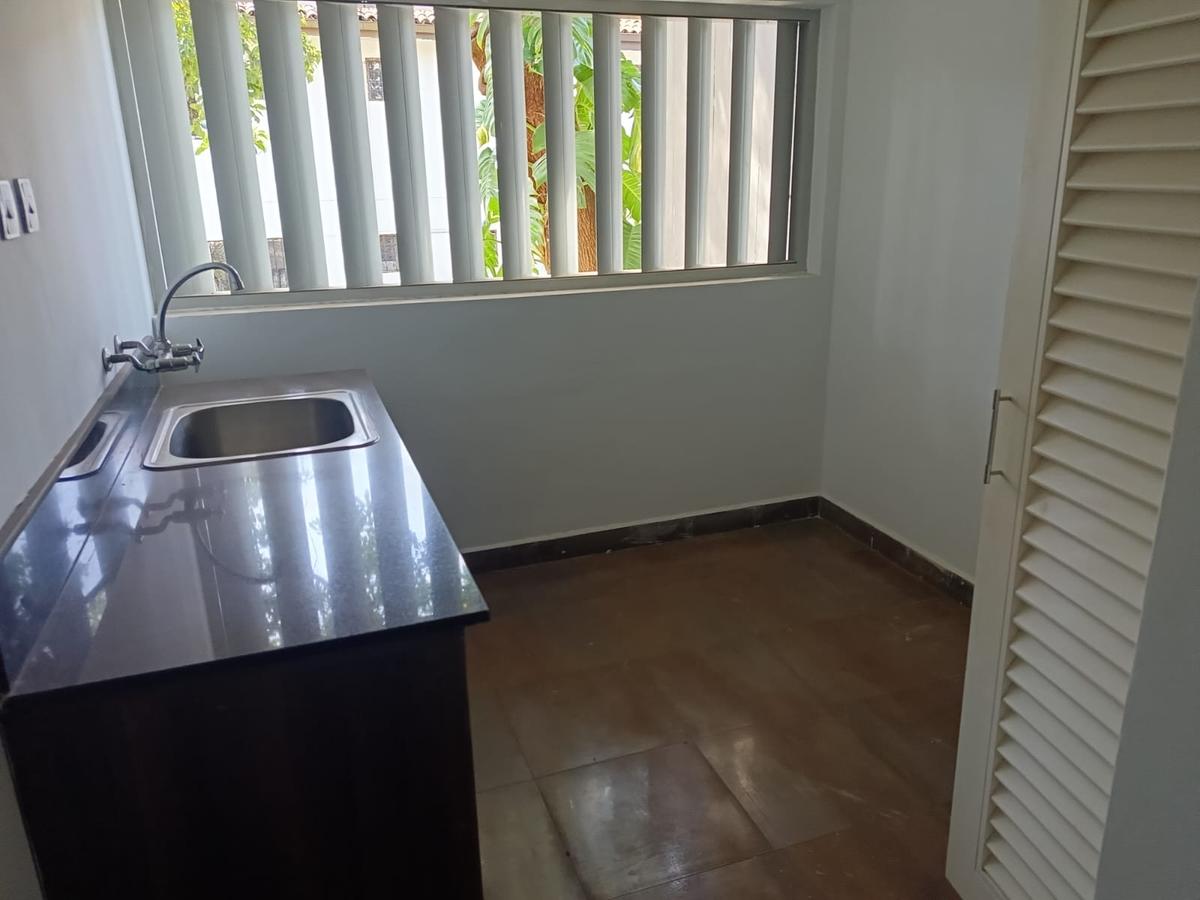 3 Bed Apartment with En Suite at Westlands - 12