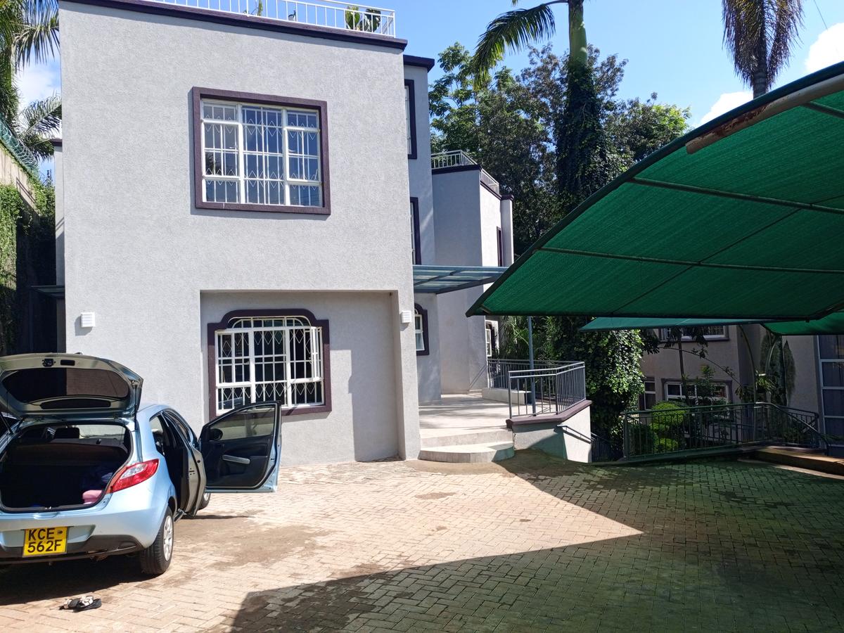 4 Bed Townhouse with En Suite at Bendera - 2
