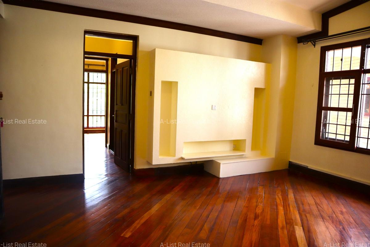 3 Bed House with En Suite at Hillview - 12