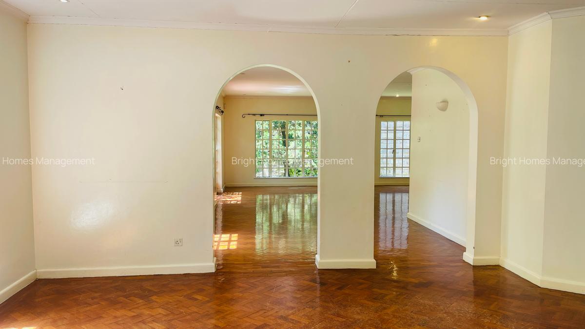 5 Bed House with En Suite in Lavington - 18