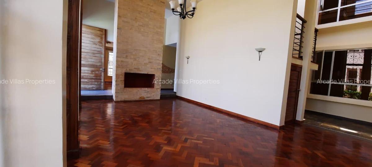 4 Bed Townhouse with En Suite at Lavington - 4