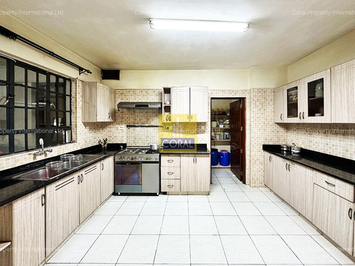 4 Bed Apartment with En Suite in Parklands - 5