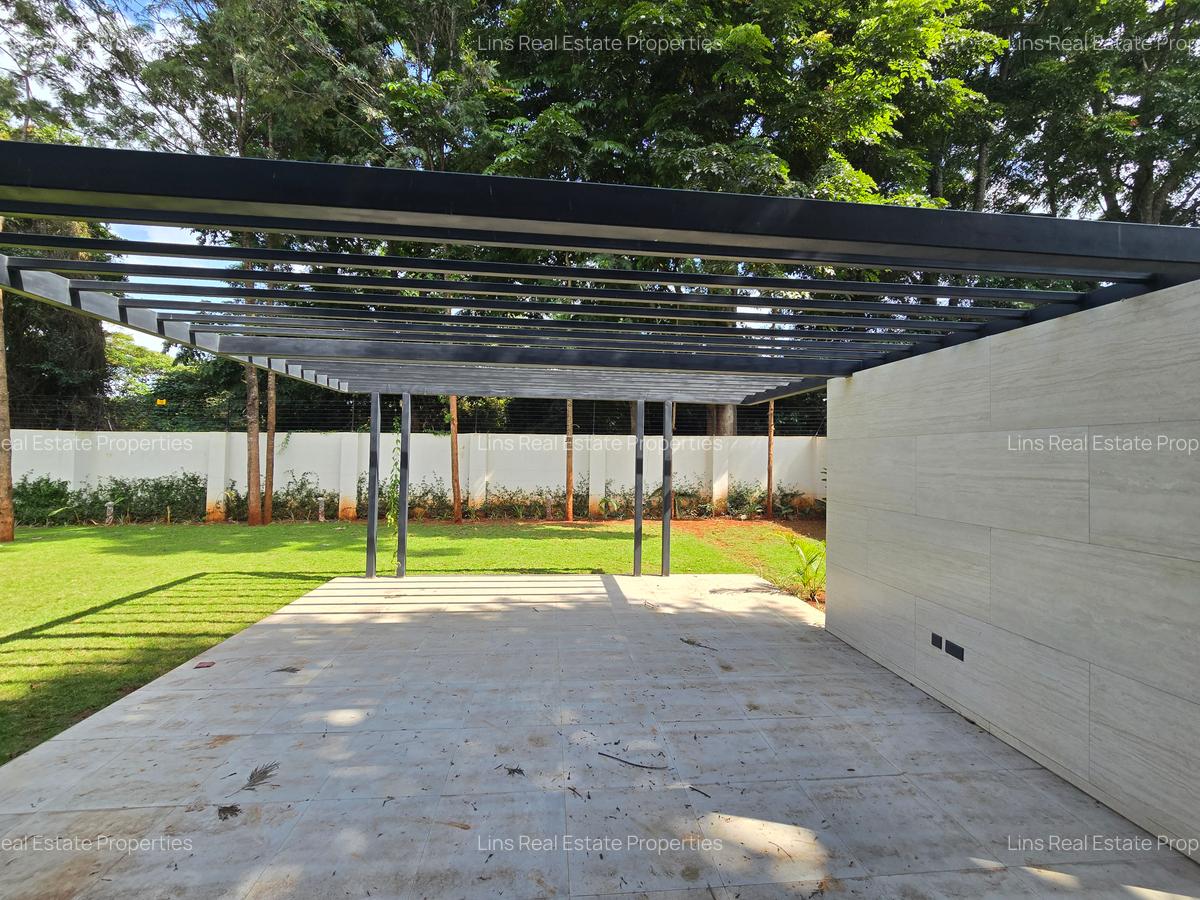 5 Bed Townhouse with En Suite in Runda - 4