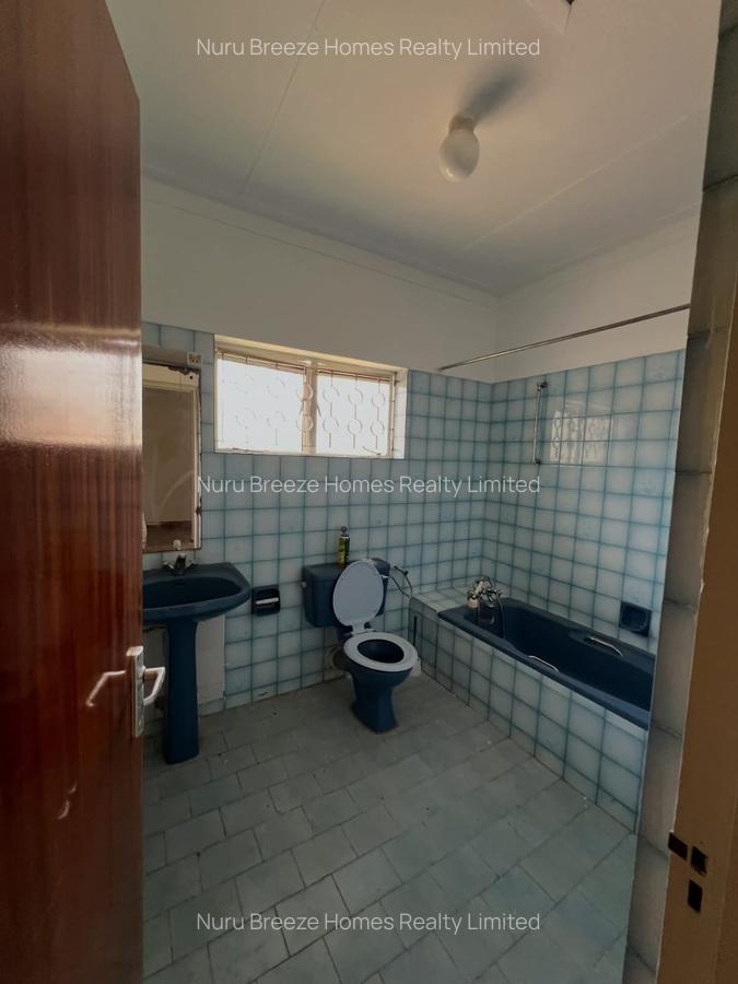 4 Bed Townhouse with En Suite in Lavington - 11