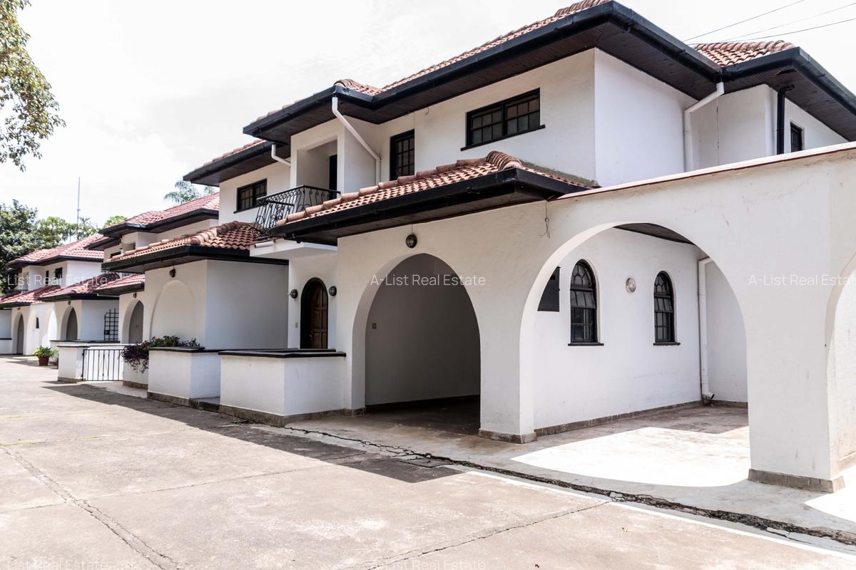 4 Bed Villa with En Suite at Riverside - 1