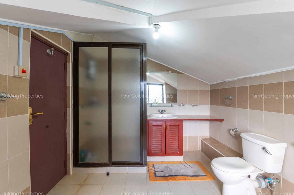 4 Bed Apartment with En Suite at Off East Church Road - 11